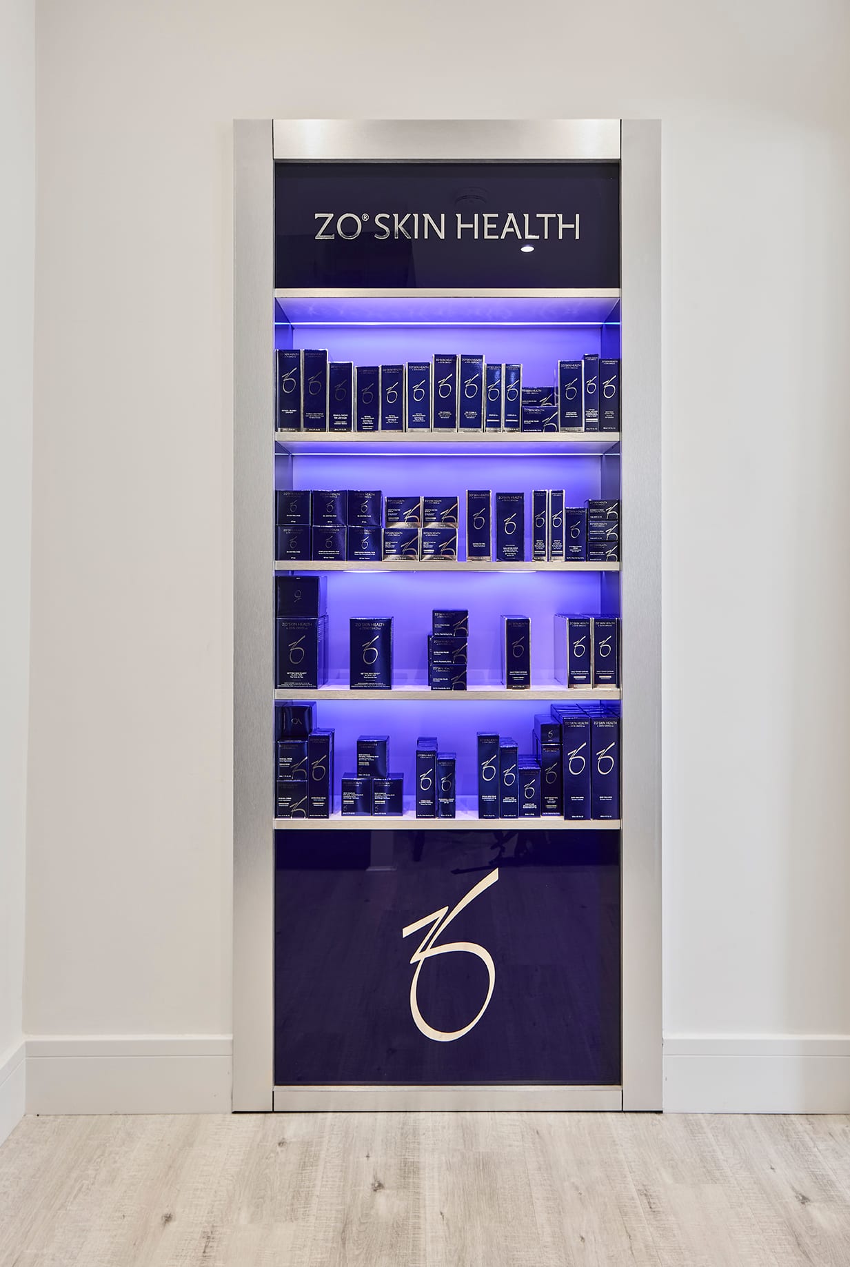 Bank Medi Spa, Built-in shelves